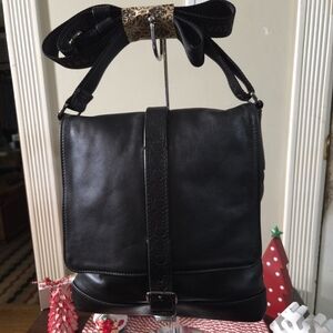 NWOT Salvatore Ferragamo Gancini DO-21 9746 Black Leather Crossbody